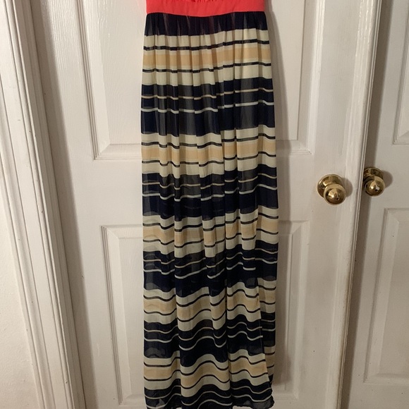 Summer Open Back Dress - Picture 6 of 11